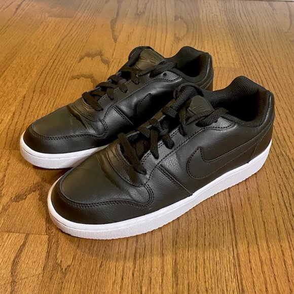 NIKE: WOMENS 'EBERNON' LOW BLACK BASKETBALL SHOE-SIZE 8.5 - Picture 1 of 1